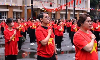 750 người mặc áo cờ đỏ sao vàng đồng diễn mừng Tết Độc lập