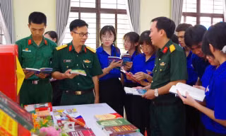 Trung đoàn 271 hưởng ứng Ngày Sách và Văn hóa đọc 2026