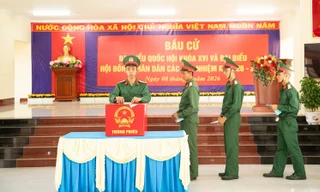 Hình ảnh cử tri đặc khu Thổ Châu đi bầu cử sớm