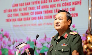 Gần 10.000 cán bộ, chiến sĩ Quân khu 7 được thăng quân hàm, nâng lương trước niên hạn 