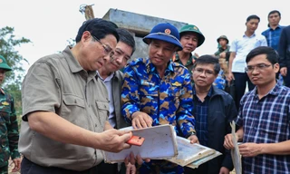 Thủ tướng yêu cầu triển khai chiến dịch thần tốc dựng lại nhà cho đồng bào bị thiên tai