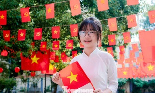 Giới trẻ Hải Phòng check-in cờ hoa mừng Quốc khánh 2/9