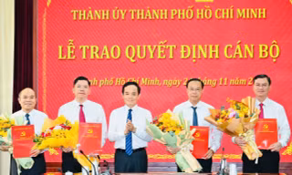Trao quyết định phê chuẩn kết quả bầu Phó Chủ tịch HĐND TPHCM, 3 Phó Chủ tịch UBND TPHCM