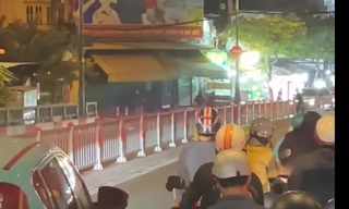 Nửa đêm, đám đông 'loạn đả' giữa trung tâm TPHCM