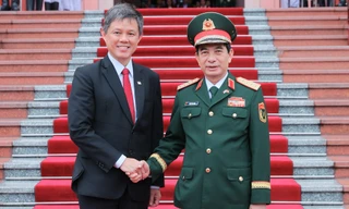 Bộ trưởng Phan Văn Giang và Bộ trưởng Chan Chun Sing.