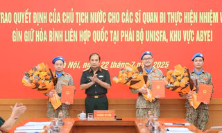 Chủ tịch nước cử ba sĩ quan tham mưu tới phái bộ UNISFA