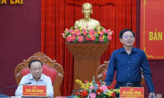 Ông Hồ Quốc Dũng bàn giao nhiệm vụ Bí thư Tỉnh ủy Gia Lai