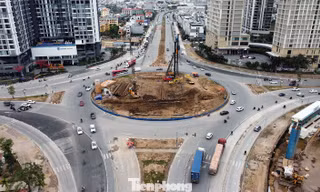 Lắp đèn chiếu sáng cho người dân qua công trường giao thông đẹp nhất Hải Phòng ngày Tết
