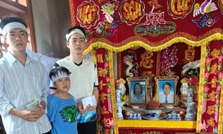 Miễn toàn bộ học phí cho hai anh em sinh viên mất cha mẹ vì lũ