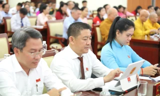 Chi tiết mức hỗ trợ cán bộ, công chức TPHCM bị tác động sau sắp xếp đơn vị hành chính