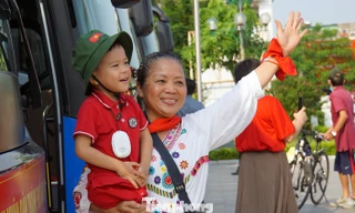 Gần 10.000 người Hải Phòng lên chuyến xe 0 đồng tham quan triển lãm Quốc gia