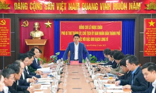 Ông Lê Ngọc Châu - Chủ tịch UBND TP Hải Phòng làm việc với Đặc khu Bạch Long Vĩ.