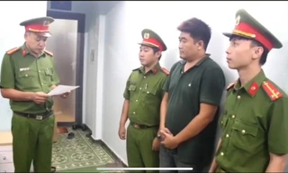 Công an TPHCM tạm giữ khẩn cấp tài xế đánh cụ ông giữa đường 