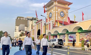 Bí thư, Chủ tịch TPHCM thị sát việc chỉnh trang khu vực chợ Bến Thành, Hồ Con Rùa...