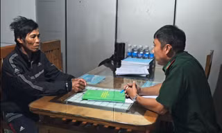 Bắt đối tượng bị truy nã đang làm việc trên tàu cá