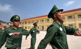 Tân binh Biên phòng rèn tập những bài học đầu tiên trong quân ngũ 
