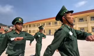 Tân binh Biên phòng rèn tập những bài học đầu tiên trong quân ngũ 
