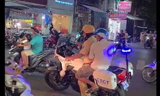 CSGT dùng mô tô đặc chủng đưa bé gái đi cấp cứu giữa cao điểm kẹt xe