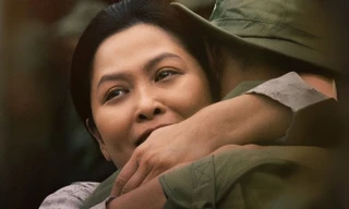 Người hát nhạc phim 'Mưa đỏ' khiến khán giả khóc nghẹn