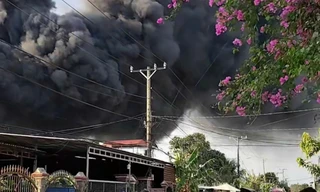 Cháy bãi tập kết mút ở Củ Chi