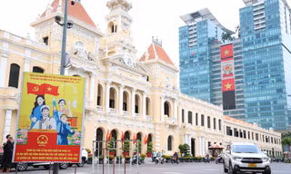 TPHCM: Vận hành 'điểm bầu cử xanh', đưa đón cử tri đi bầu, bỏ phiếu tại trường đại học