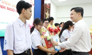 Bí thư Thường trực Trung ương Đoàn tặng quà, chúc tết cán bộ Hội, sinh viên TPHCM