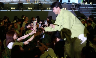 Bất ngờ màn đấu giá của khán giả và nghệ sĩ