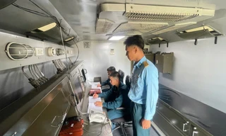 Những người lính bảo vệ con đường trọng yếu trên không