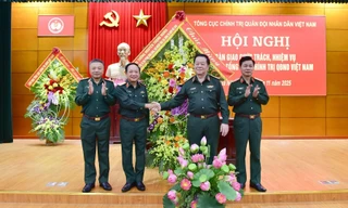 Đại tướng Nguyễn Trọng Nghĩa nhận bàn giao chức trách, nhiệm vụ từ Đại tướng Trịnh Văn Quyết 