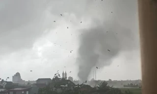 Vòi rồng xuất hiện ở Hải Phòng