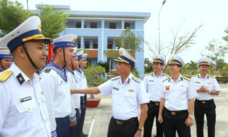 Tư lệnh Vùng 4 Hải quân biểu dương hạ sĩ quan - binh sĩ hoàn thành nghĩa vụ quân sự