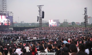 Biển người đổ về Hưng Yên