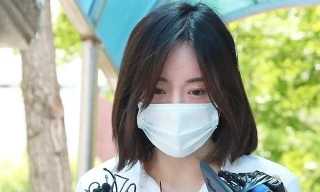 Tiểu thư tài phiệt bị bắt ở sân bay