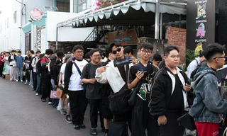 Xếp hàng dài chờ xem Phùng Khánh Linh