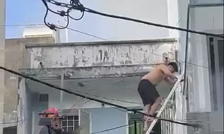 Cháy nhà cao tầng ở TPHCM, 6 người được giải cứu