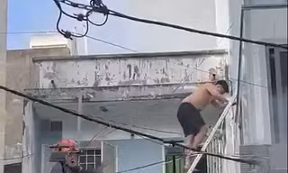 Cháy nhà cao tầng ở TPHCM, 6 người được giải cứu