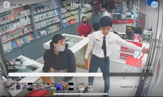 Nhặt được thẻ tín dụng mang đi mua điện thoại, nữ nghi phạm bị tạm giữ