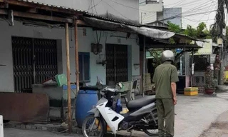 Bàng hoàng phát hiện người lạ tử vong trước cửa nhà 