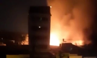 Cháy lúc rạng sáng thiêu rụi nhà xưởng ở TPHCM