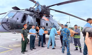 Trung đoàn Không quân 916 bay cứu trợ khẩn cấp tại Lạng Sơn