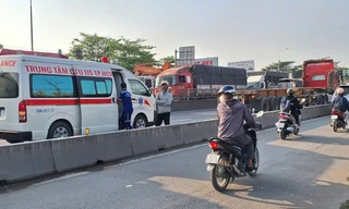 Người đàn ông tử vong sau va chạm với xe đầu kéo ở TPHCM