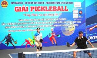 Lãnh đạo TPHCM tham gia tranh tài giải Pickleball ủng hộ đồng bào vùng bão lũ