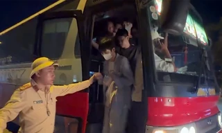 Phạt tài xế và chủ xe hơn 171 triệu đồng vì 'nhồi nhét' khách