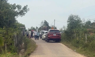 Hình ảnh mạng xã hội lan truyền số lượng lớn "cò đất" đổ về tại xã Toàn Lưu tạo nên cơn sốt đất "ảo".