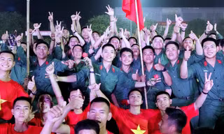 Rực rỡ đêm hội của lính trẻ Trung tâm Huấn luyện 334 