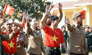 Sĩ quan trẻ Cuba ấn tượng trước tinh thần kỷ luật nghiêm minh của quân nhân Việt Nam