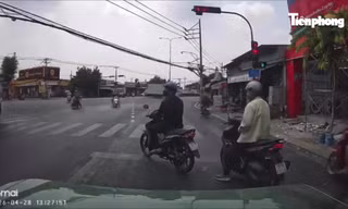 Xe tải lao vào đám đông, hai người thương vong ở TPHCM