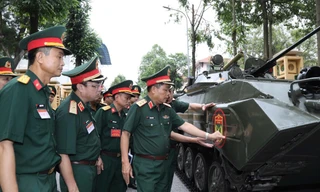 Kiểm tra xe, pháo quân sự trước giờ tổng hợp luyện tại Quảng trường Ba Đình