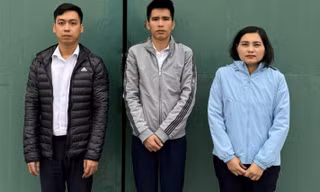 Ba cán bộ một ngân hàng chi nhánh Kiến Thụy (Hải Phòng) tại cơ quan điều tra.