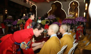 Nghi thức bông hồng cài áo